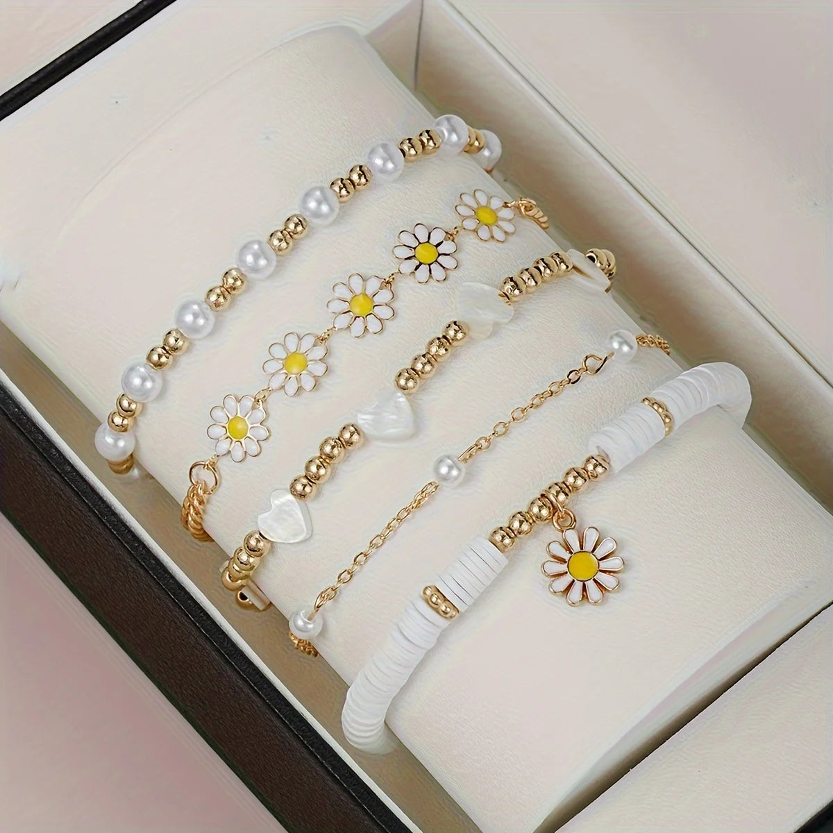 4pcs Vintage Daisy Flower Pendant Faux Pearl Bracelet Set for Women Bohemian Beaded Enamel Star Stackable Hand String Jewelry